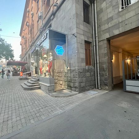 Galaxy Inn Luxury Hostel In Center Erivan Exterior foto
