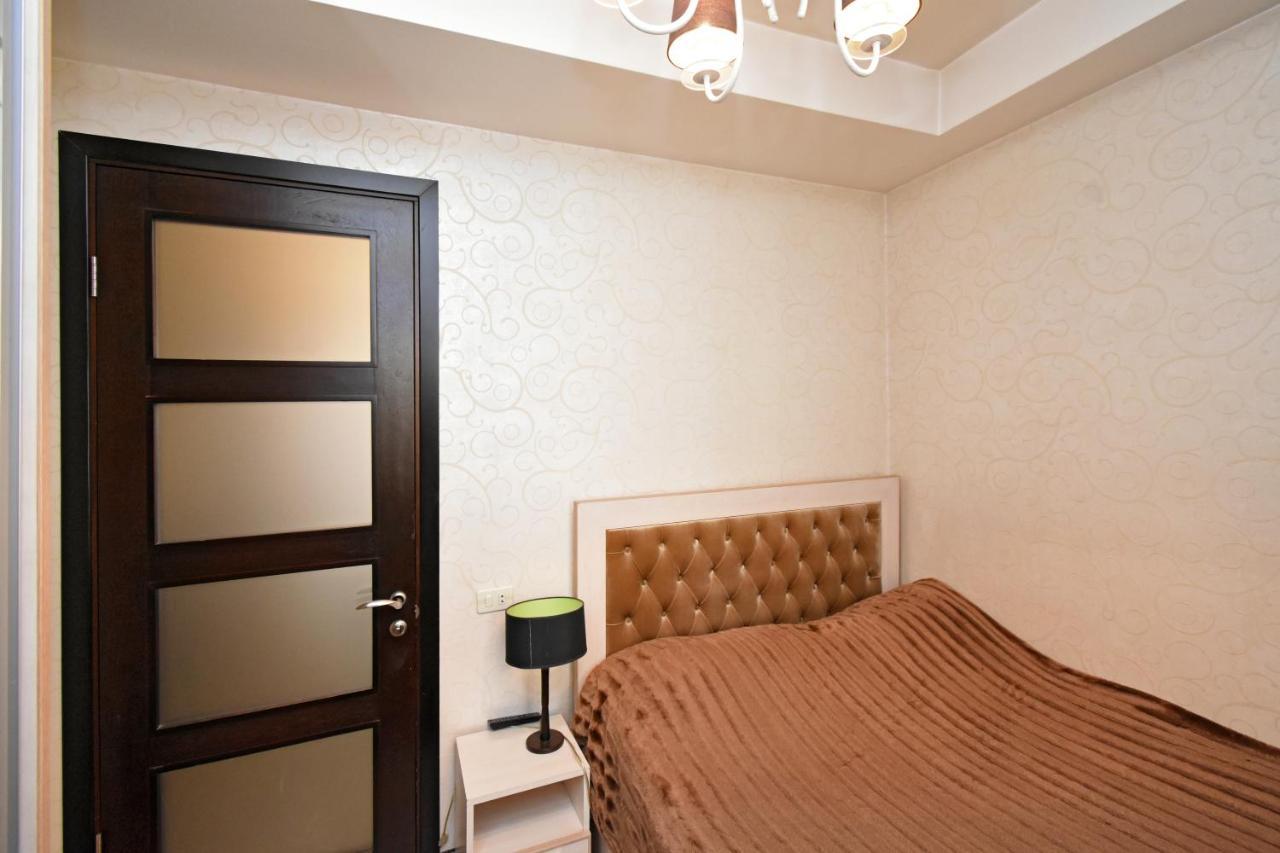 Galaxy Inn Luxury Hostel In Center Erivan Exterior foto
