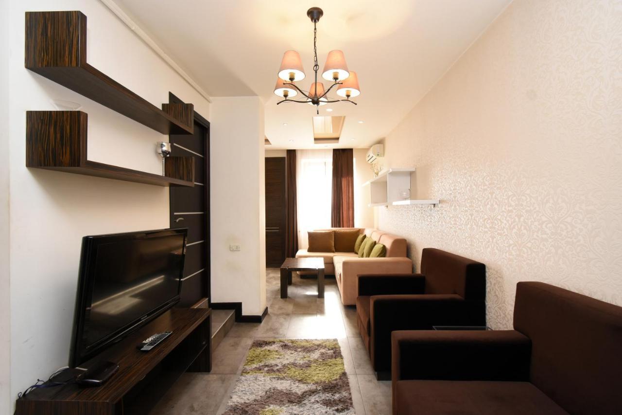 Galaxy Inn Luxury Hostel In Center Erivan Exterior foto