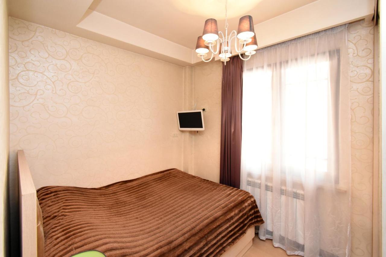 Galaxy Inn Luxury Hostel In Center Erivan Exterior foto